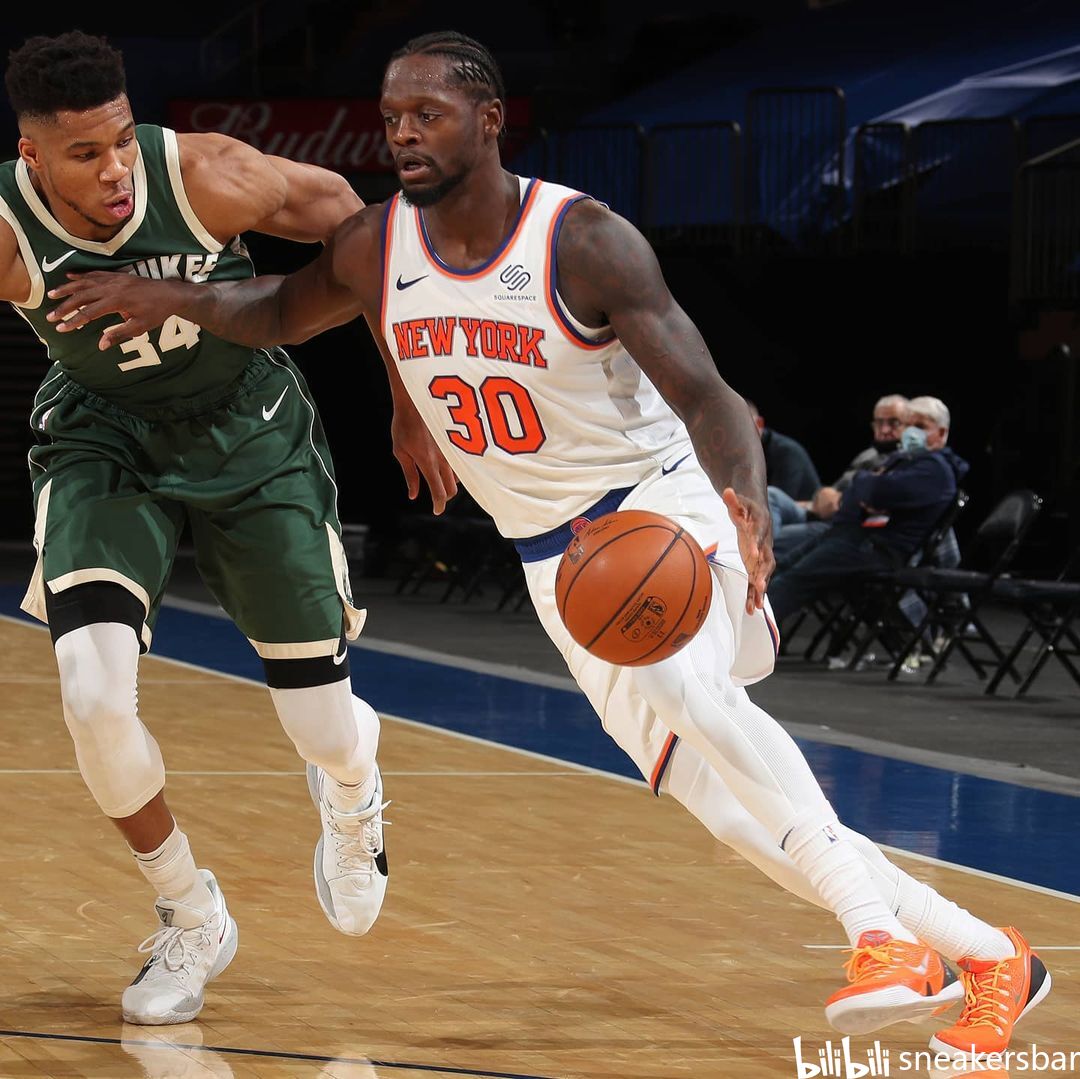 使他难以轻 使他难以轻